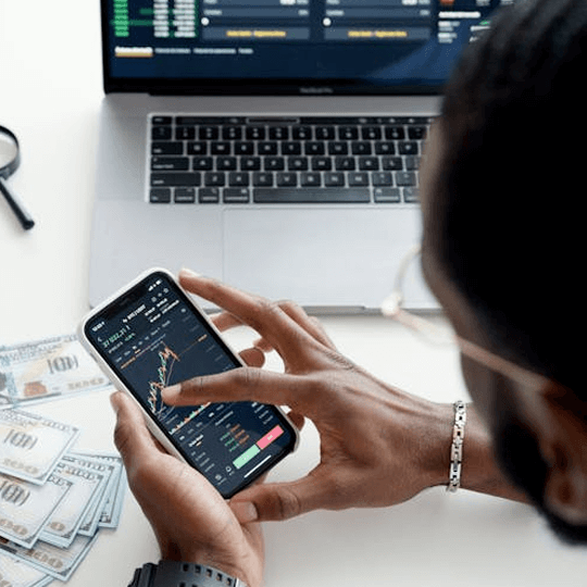 AlphaNivex 9.0 équipe d'experts en investissement cryptographique